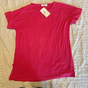 Zenana Outfitters Fuchsia Tee,NWT, Size M